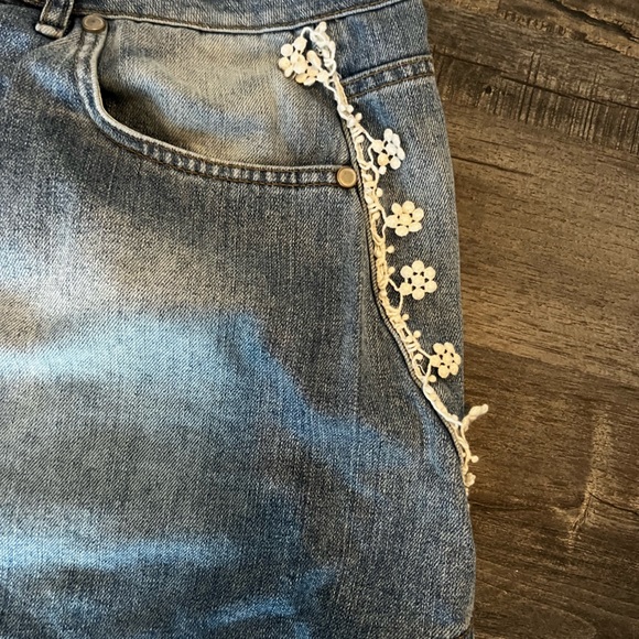 ASOS Ivory Flowered Trim Denim Shorts - Picture 2 of 4
